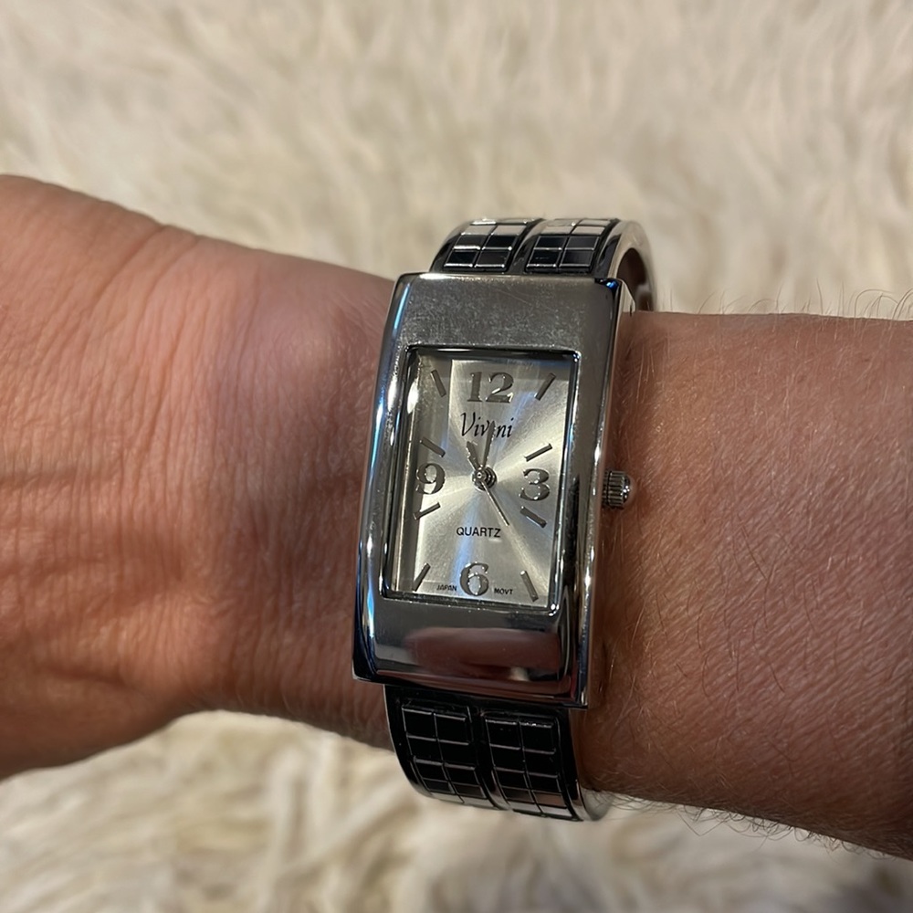 Vivani 2 piece quartz cuff watch and bracelet set NWOT - Picture 2 of 4